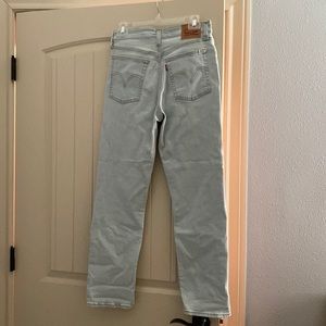 Levi’s wedgie straight jeans light wash